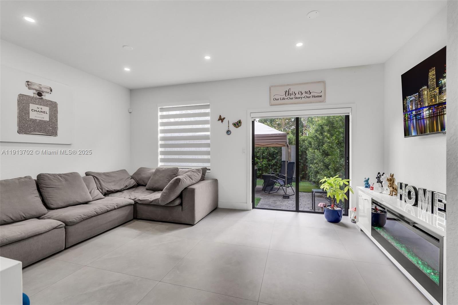 14782 Southwest 181st Terrace Miami, FL 33187 - Photo 15 of 49