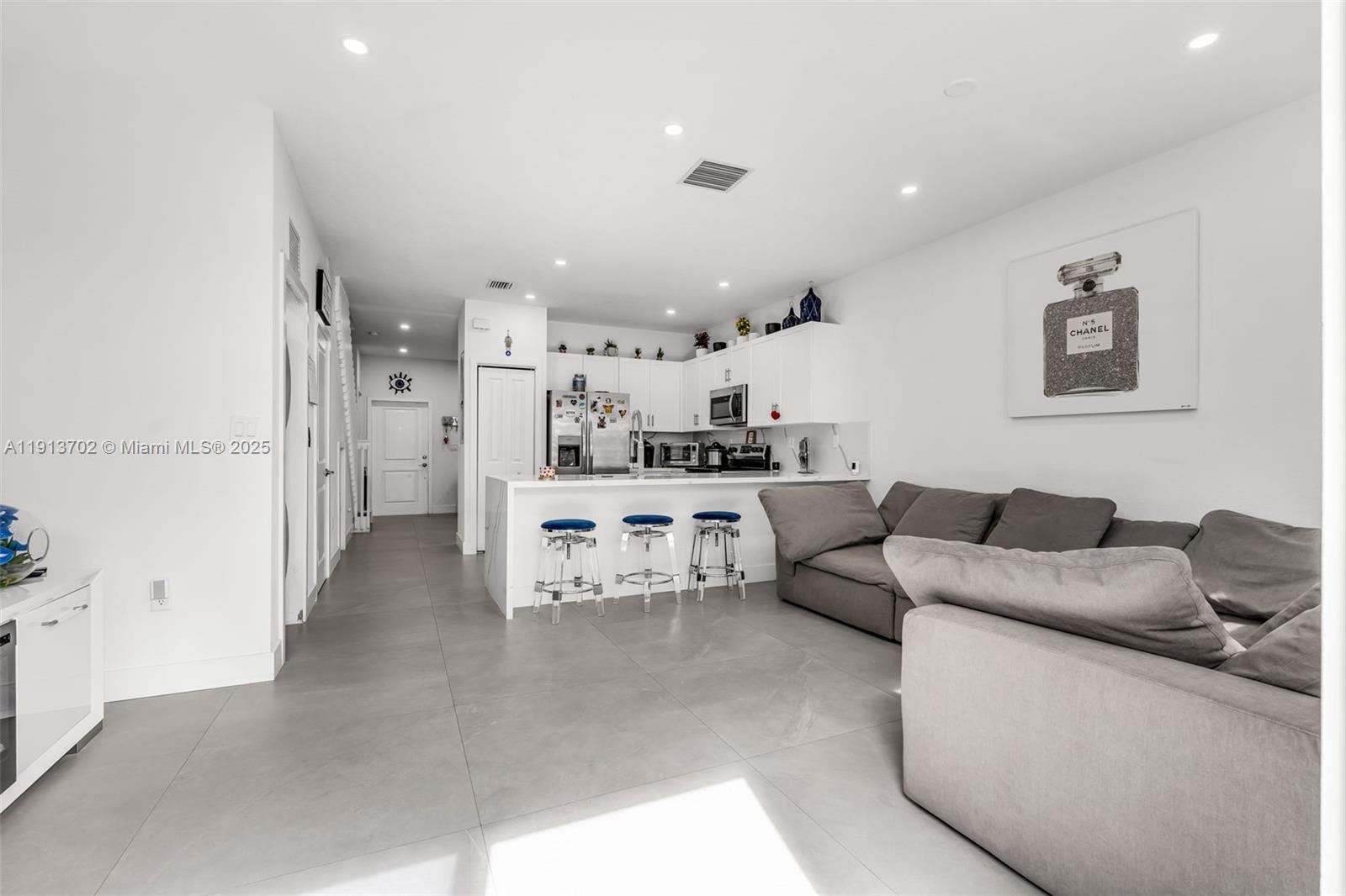 14782 Southwest 181st Terrace Miami, FL 33187 - Photo 16 of 49