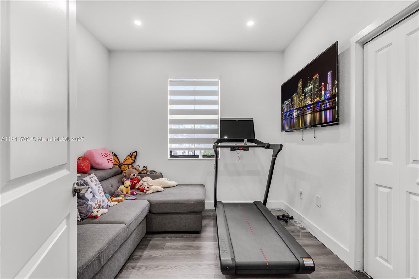 14782 Southwest 181st Terrace Miami, FL 33187 - Photo 19 of 49