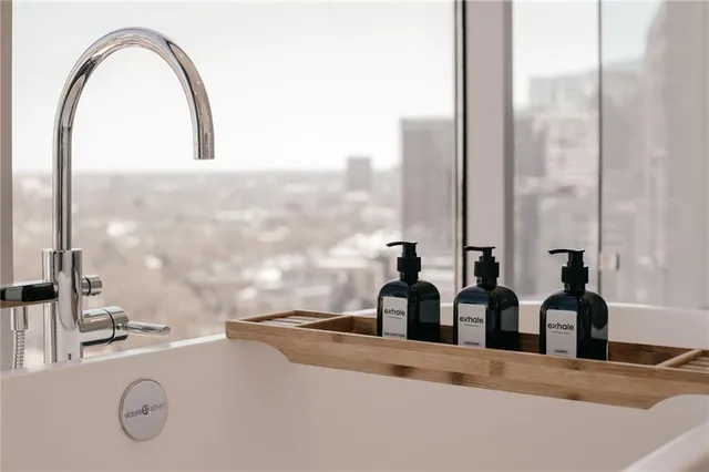 $1,255,000 | 1065 Peachtree Street Northeast, Unit 3105, Atlanta, GA 30309