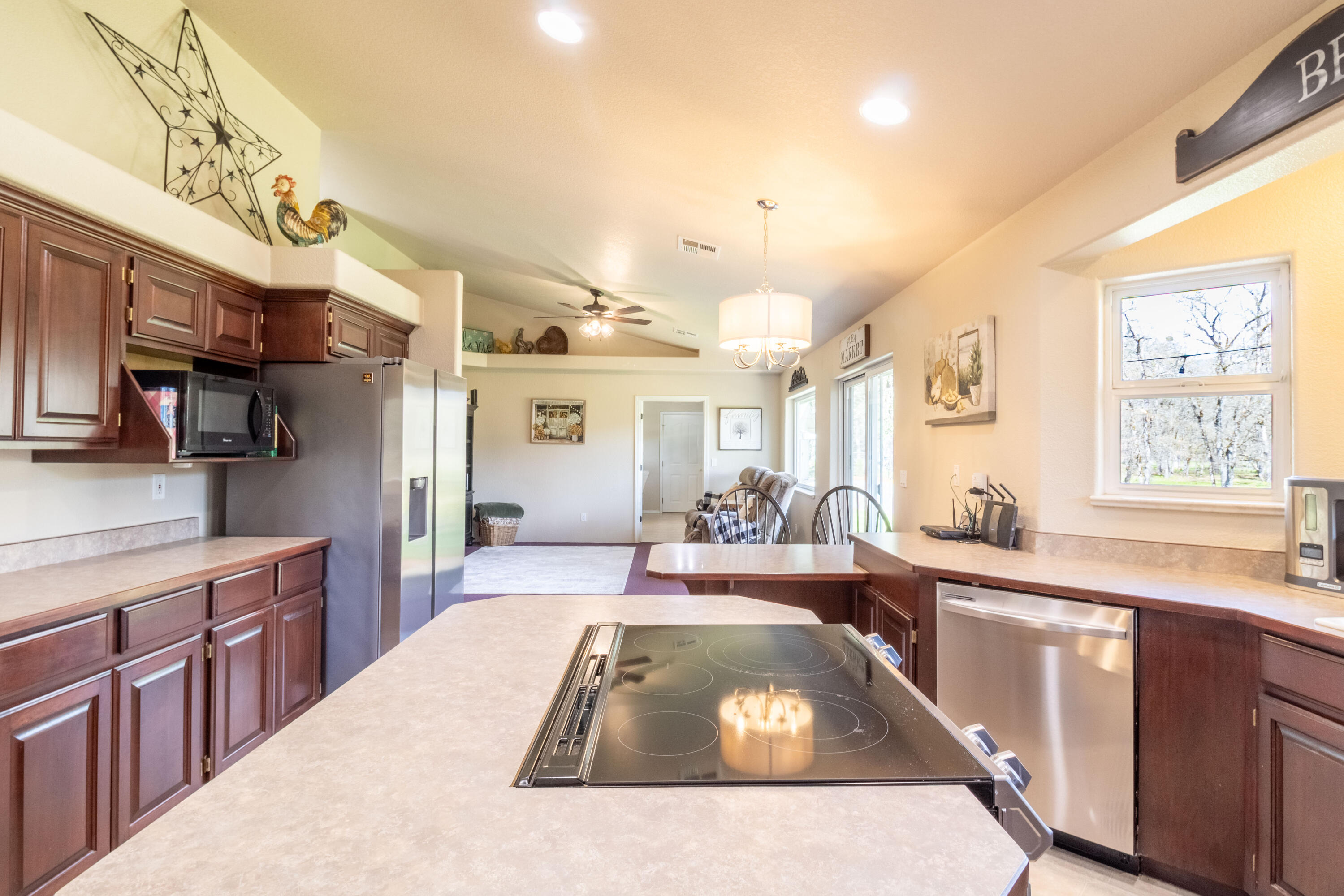 185 Starflower Way Merlin, OR 97532 - Photo 12 of 62