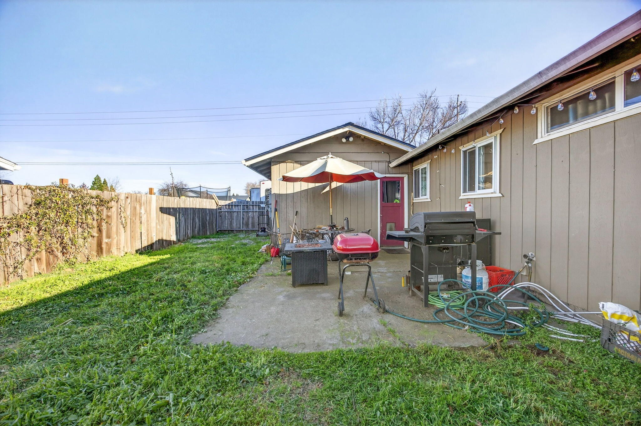 8207 Division Road White City, OR 97503 - Photo 13 of 33 back patio