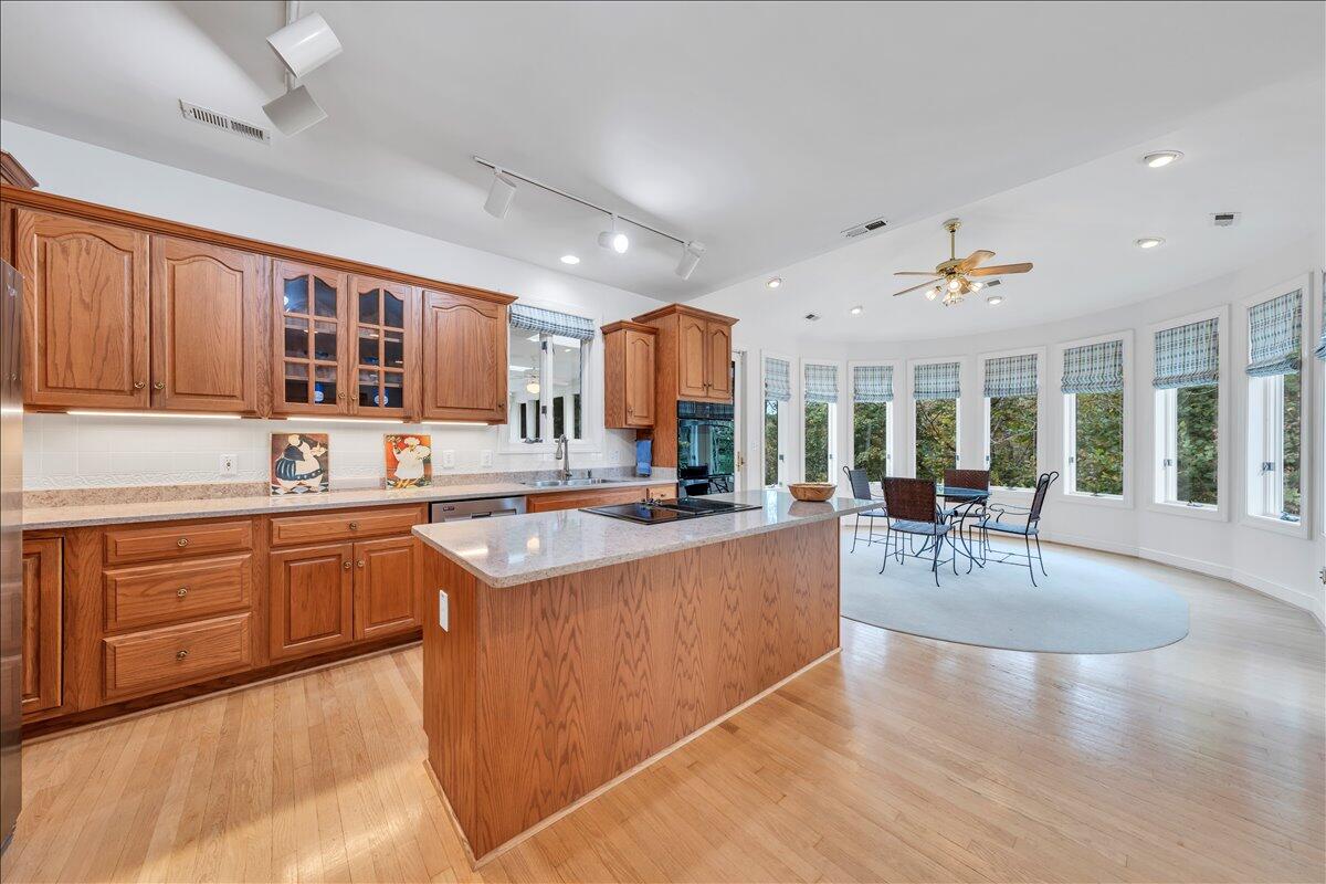 2854 Hickory Cove Lane Moneta, VA 24121 - Photo 18 of 148 Kitchen