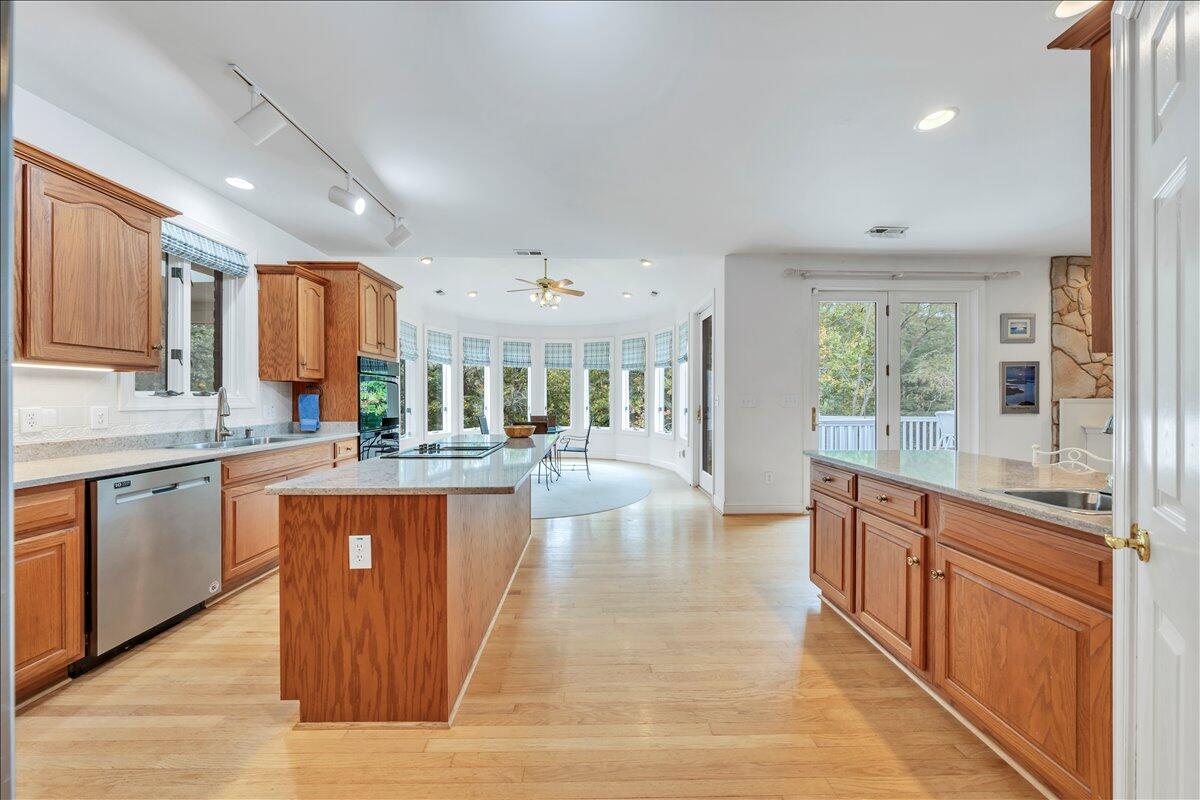 2854 Hickory Cove Lane Moneta, VA 24121 - Photo 30 of 148 Kitchen