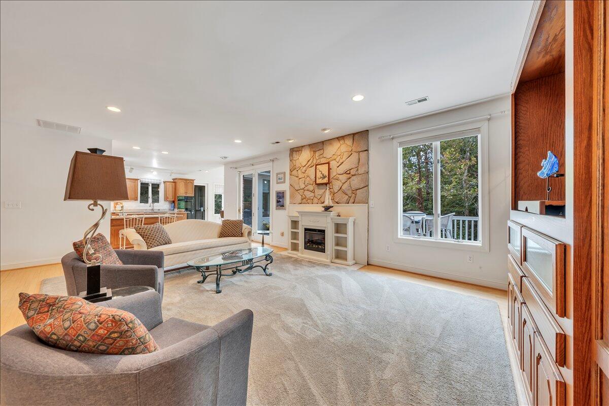 2854 Hickory Cove Lane Moneta, VA 24121 - Photo 33 of 148 Living Room