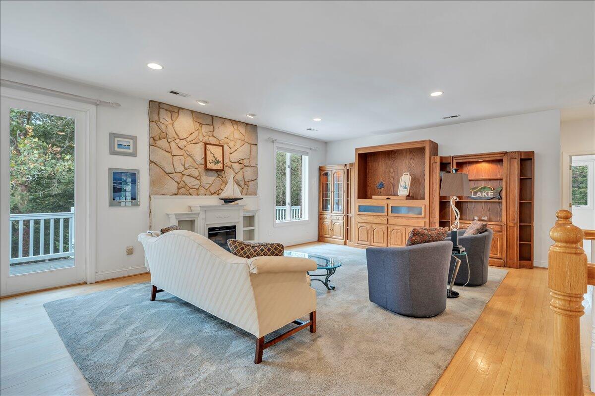 2854 Hickory Cove Lane Moneta, VA 24121 - Photo 34 of 148 Living Room