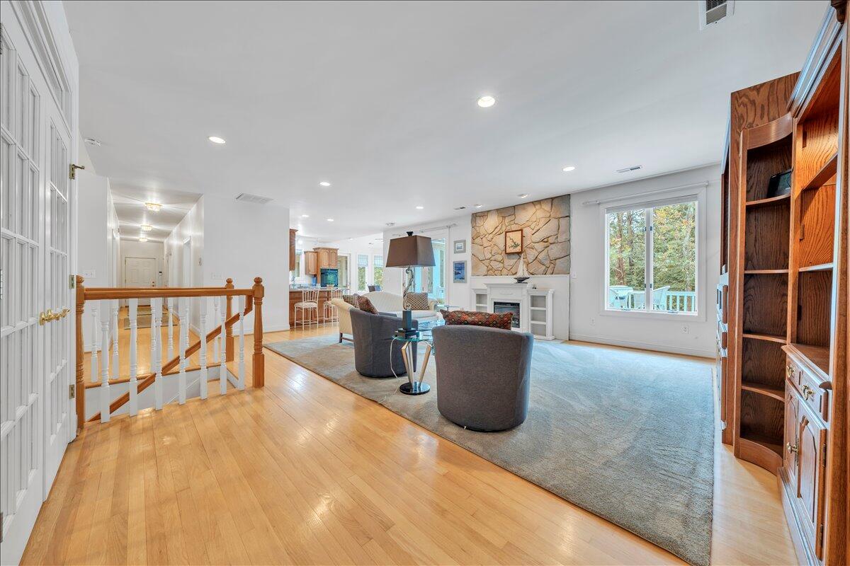 2854 Hickory Cove Lane Moneta, VA 24121 - Photo 46 of 148 Living Room