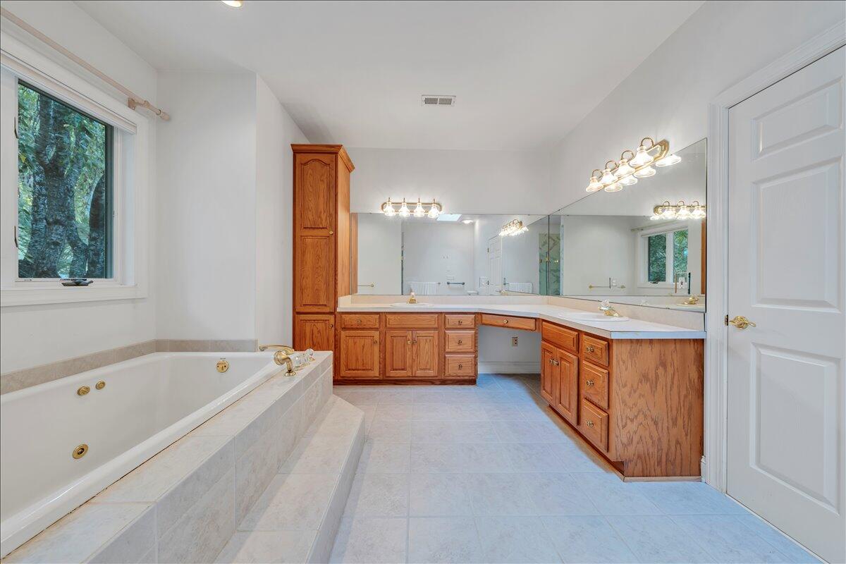 2854 Hickory Cove Lane Moneta, VA 24121 - Photo 54 of 148 Primary Bath