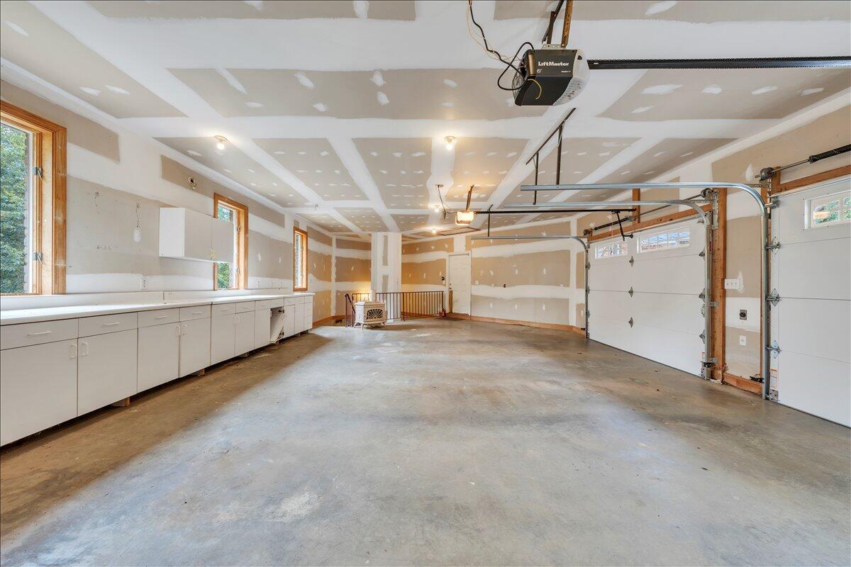 2854 Hickory Cove Lane Moneta, VA 24121 - Photo 77 of 148 Garage