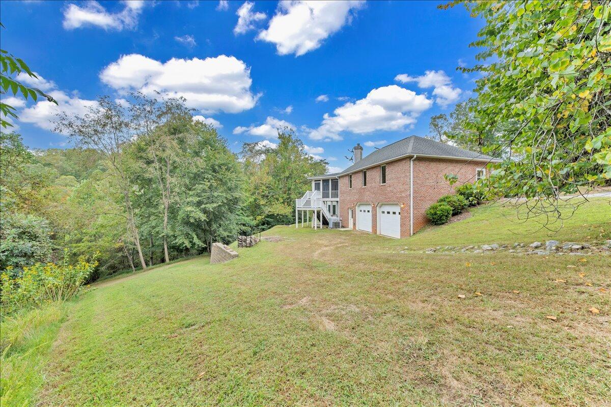 2854 Hickory Cove Lane Moneta, VA 24121 - Photo 88 of 148 Backyard