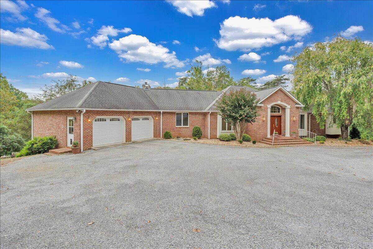 2854 Hickory Cove Lane Moneta, VA 24121 - Photo 92 of 148 Front