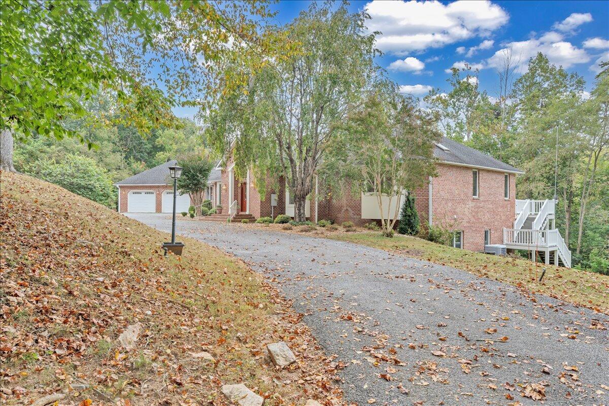 2854 Hickory Cove Lane Moneta, VA 24121 - Photo 95 of 148 Driveway