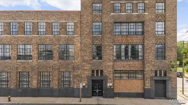 $170,000 | 1720 Chouteau Avenue, Unit 302, St. Louis, MO 63103