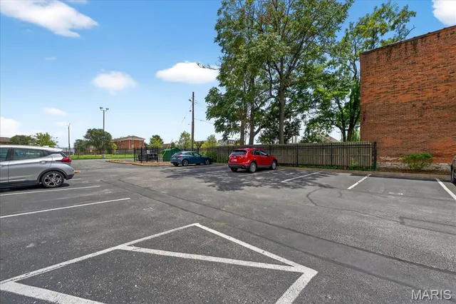 $170,000 | 1720 Chouteau Avenue, Unit 302, St. Louis, MO 63103