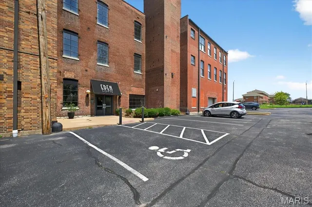 $170,000 | 1720 Chouteau Avenue, Unit 302, St. Louis, MO 63103