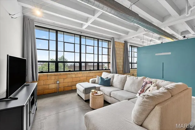 $170,000 | 1720 Chouteau Avenue, Unit 302, St. Louis, MO 63103