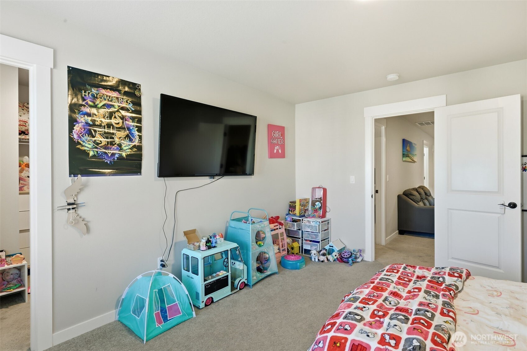 7109 South Ridge Way Ridgefield, WA 98642 - Photo 23 of 25 a bedroom with furniture and a flat screen tv