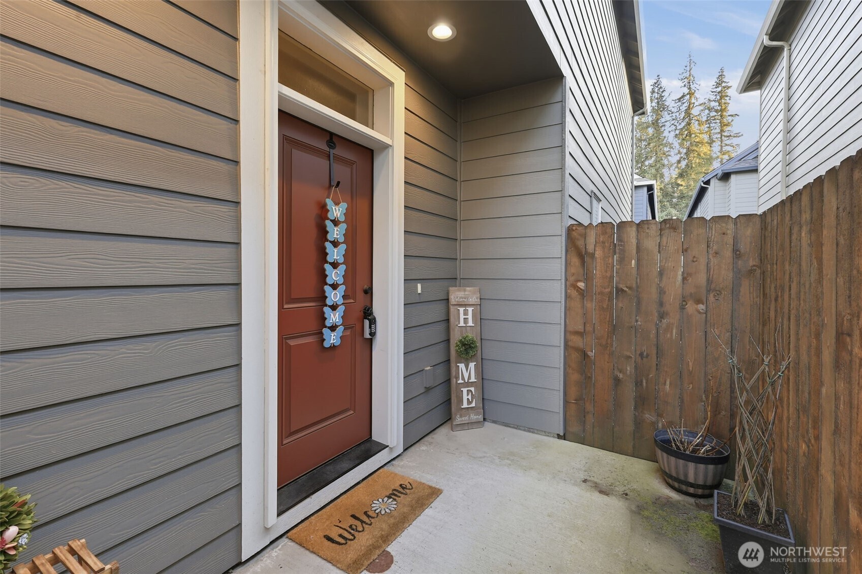 7109 South Ridge Way Ridgefield, WA 98642 - Photo 3 of 25 a view of walk in closet