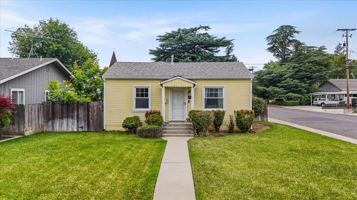 505 South Acacia Avenue Ripon, CA 95366 - Photo 1 of 38 a front view of house with yard and green space