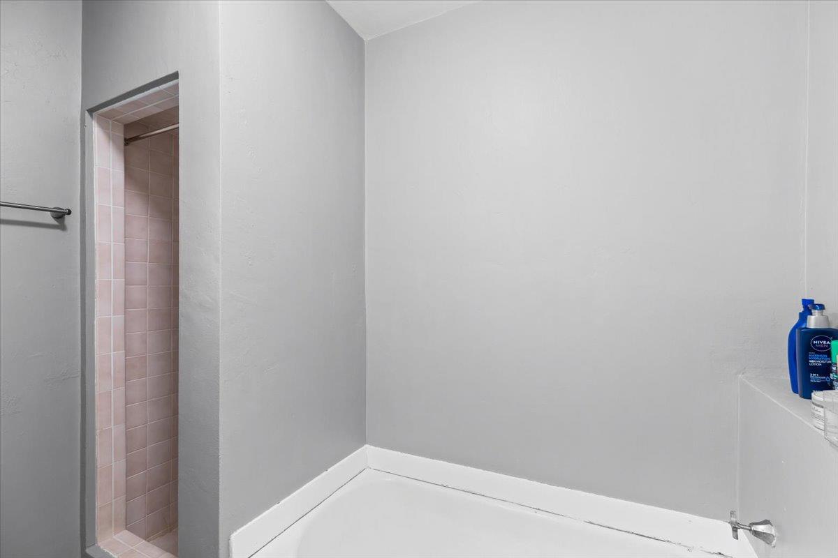 505 South Acacia Avenue Ripon, CA 95366 - Photo 26 of 38 a small space with a window