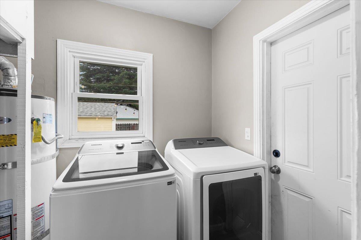 505 South Acacia Avenue Ripon, CA 95366 - Photo 29 of 38 a utility room with dryer and washer