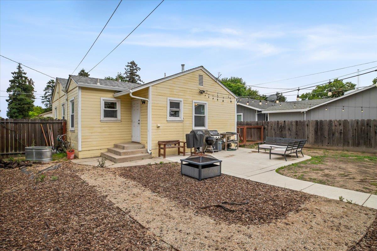 505 South Acacia Avenue Ripon, CA 95366 - Photo 31 of 38 a view of a backyard with sitting area