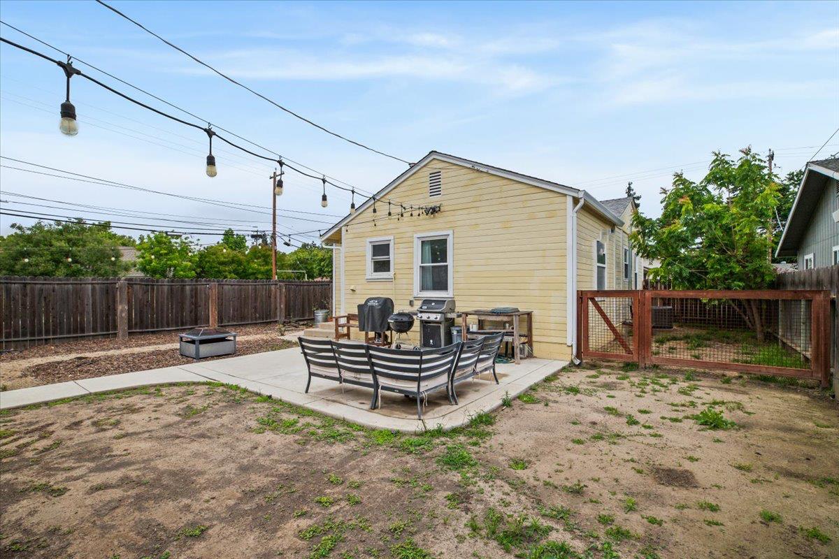 505 South Acacia Avenue Ripon, CA 95366 - Photo 33 of 38 a backyard of a house with swing and chairs