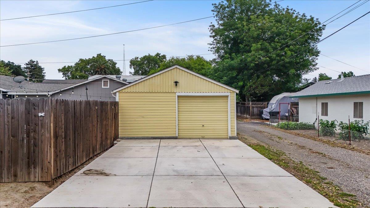 505 South Acacia Avenue Ripon, CA 95366 - Photo 36 of 38 a view of backyard of house