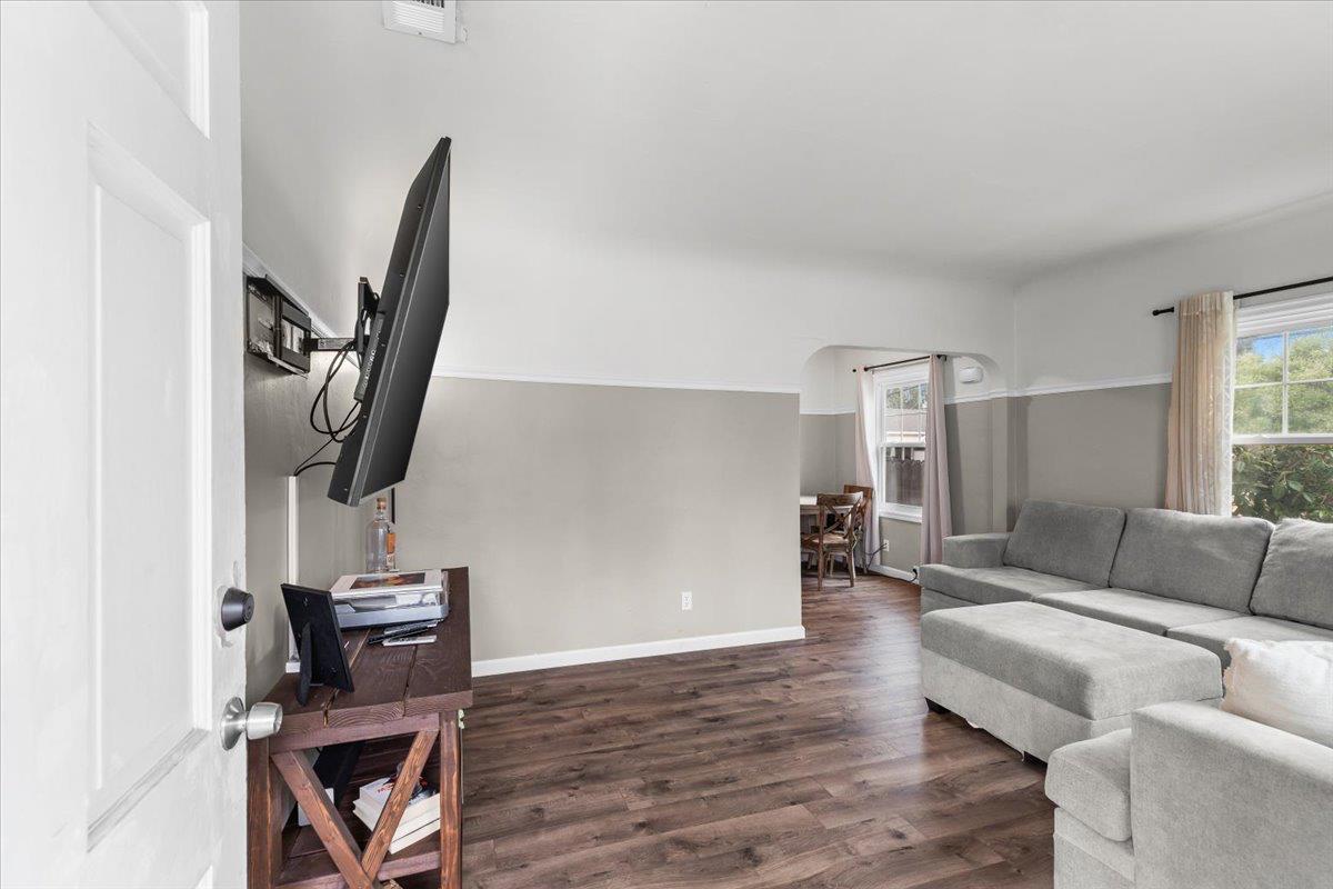505 South Acacia Avenue Ripon, CA 95366 - Photo 9 of 38 a living room with furniture
