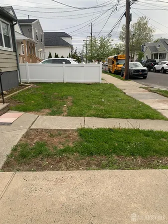 $2,400 | 47 Holly Street, Unit 1, Carteret, NJ 07008