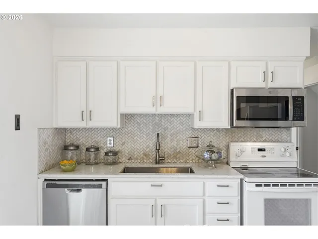 $419,900 | 1565 East Main Street, Hillsboro, OR 97124