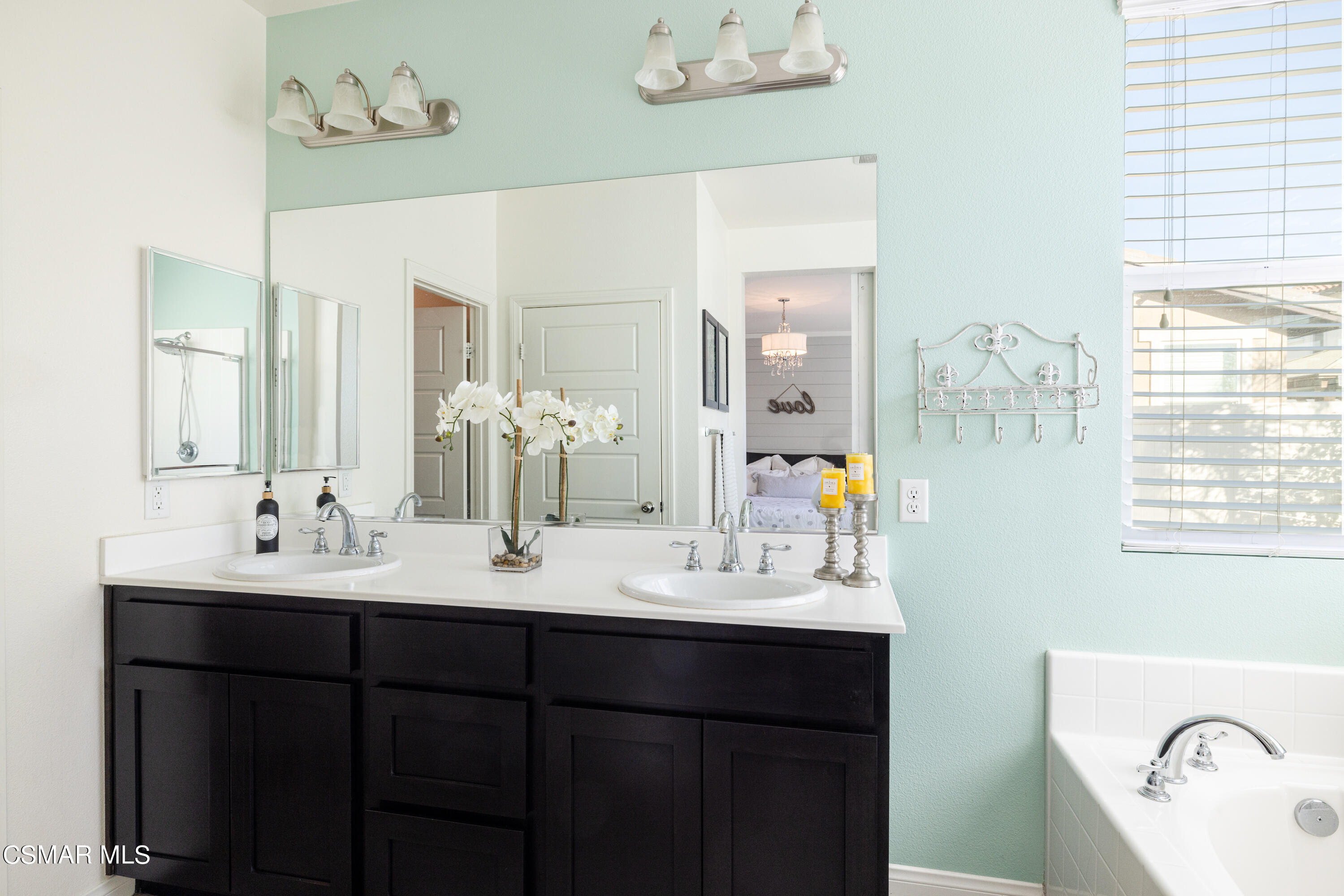 396 Edgewood Drive Fillmore, CA 93015 - Photo 14 of 29 a bathroom with a double vanity sink mirror and