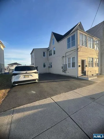 $2,985 | 216 Farnham Avenue, Unit 2, Lodi, NJ 07644