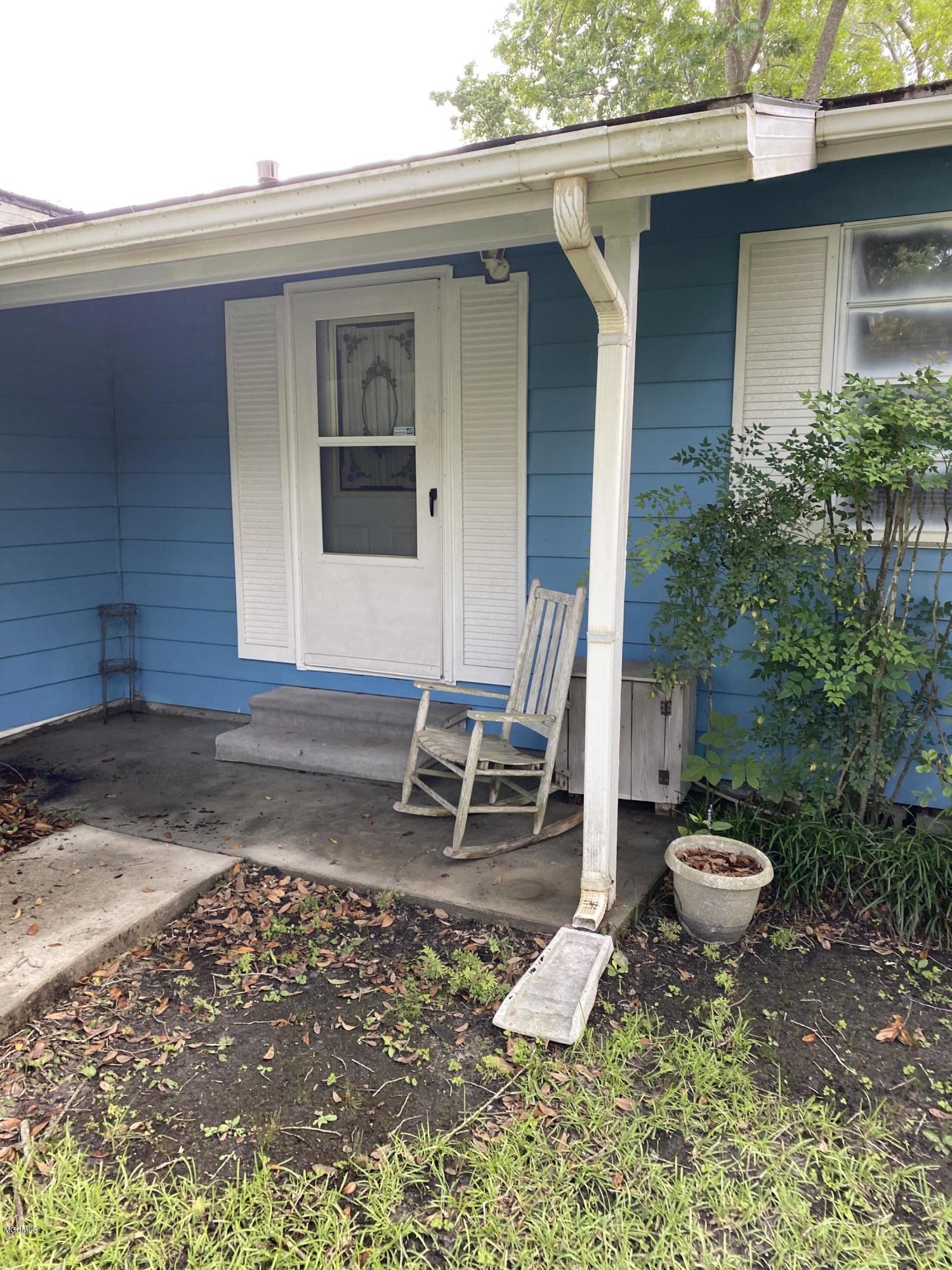 3506 Phillips Street Moss Point, MS 39563 - Photo 4 of 33 44B26CB7-0D21-4546-913D-5D74F2B4F525