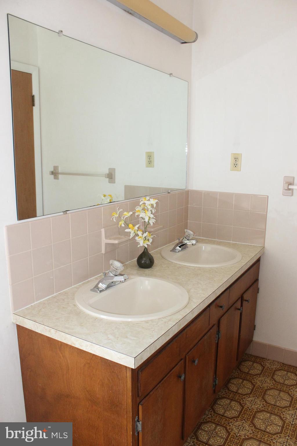 802 South Cedar Street Lititz, PA 17543 - Photo 35 of 51 Second Full Bath