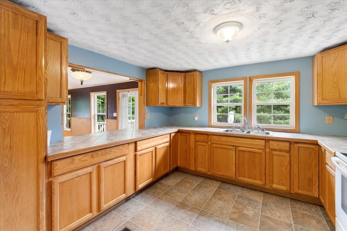 2528 Old Hurst Road Hiwassee, VA 24347 - Photo 18 of 38 Gallery Image 18
