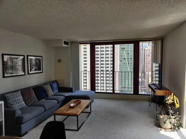 $1,993 | 200 North Dearborn Street, Unit 1903, Chicago, IL 60601