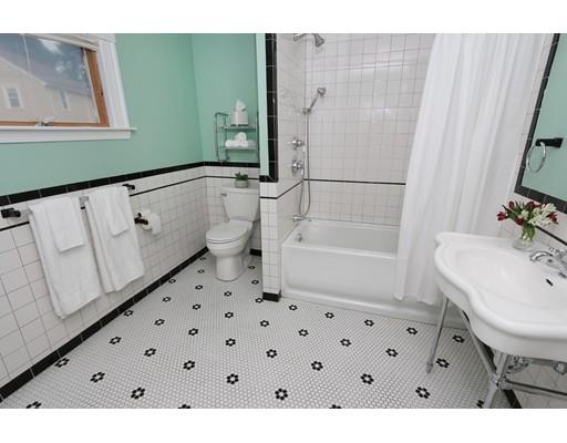 26 Pilgrim Road Medford, MA 02155 - Photo 17 of 29 Gallery Image 17
