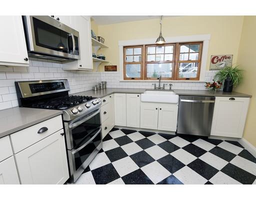 26 Pilgrim Road Medford, MA 02155 - Photo 4 of 29 Gallery Image 4