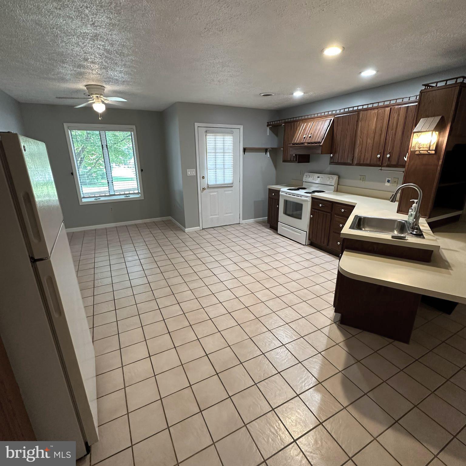 323 Stonegate Court Chambersburg, PA 17201 - Photo 8 of 23 Gallery Image 8