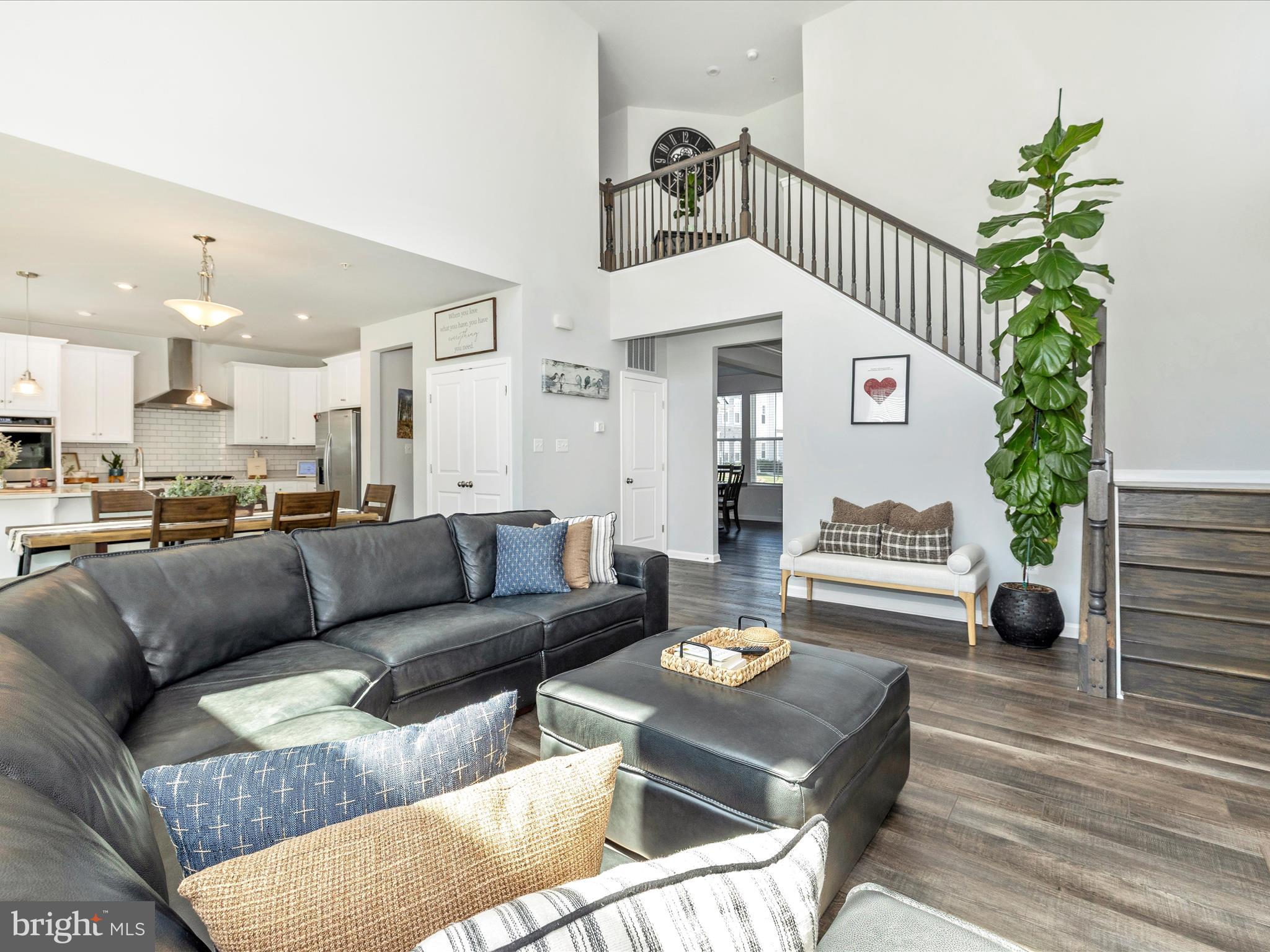 5816 Hawk Ridge Road Frederick, MD 21704 - Photo 11 of 97 a living room with furniture and a potted plant