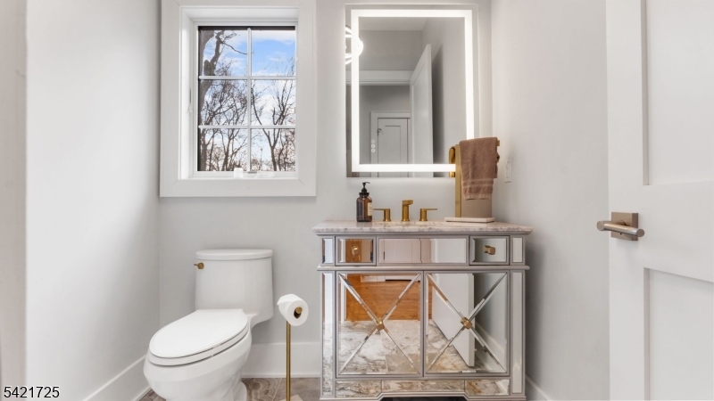 7 Woodcrest Road Florham Park, NJ 07932 - Photo 11 of 50 a bathroom with a toilet a sink and a mirror