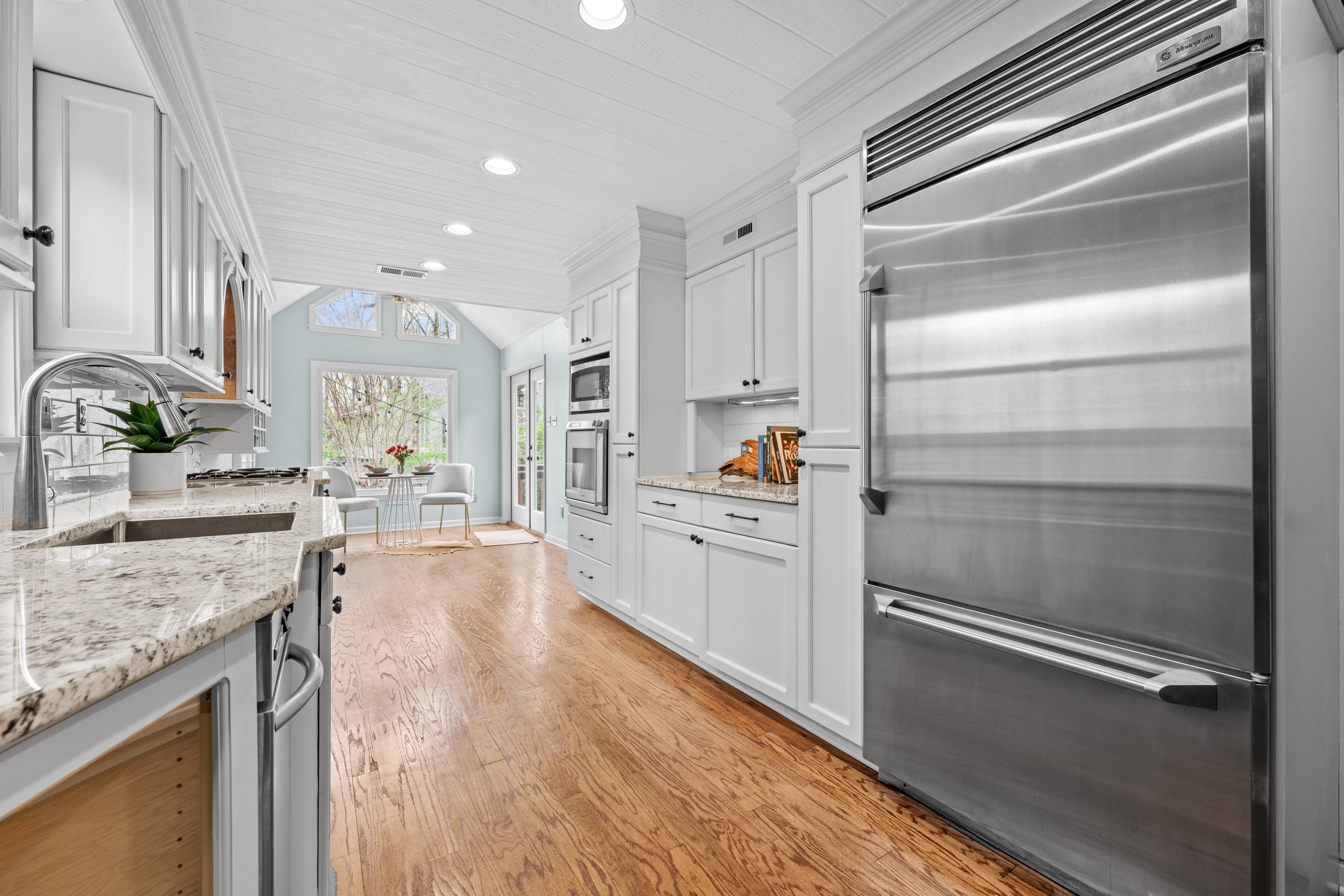 179 Ericson Road Memphis, TN 38018 - Photo 5 of 39 a kitchen with a refrigerator stove and sink