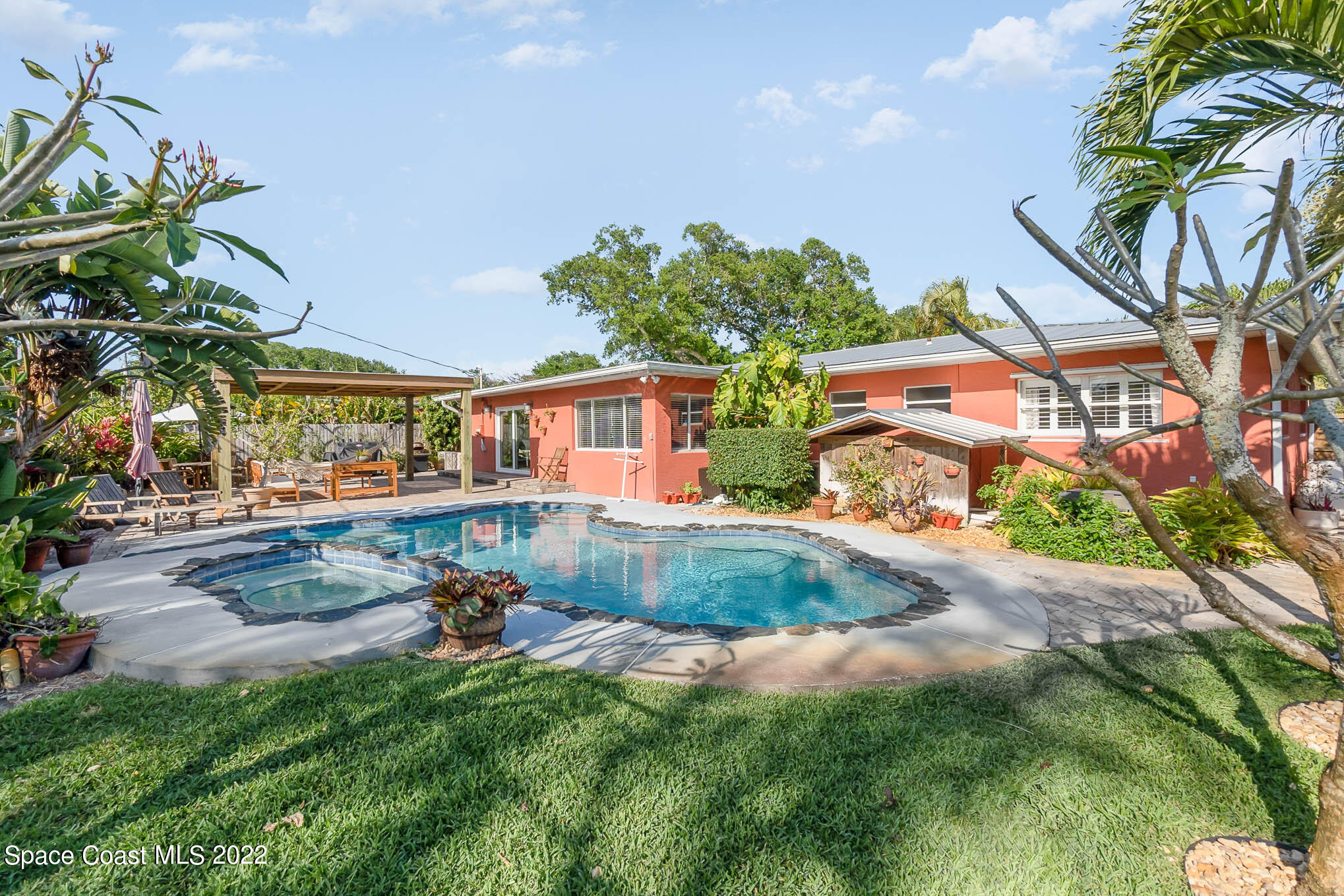 947 Santa Cruz Road Cocoa Beach, FL 32931 - Photo 5 of 29 a view of backyard of a house