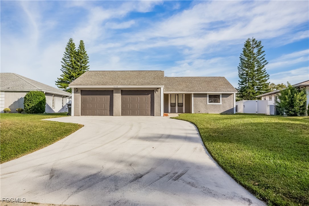 1253 Paradise Way Venice, FL 34285 - Photo 2 of 15