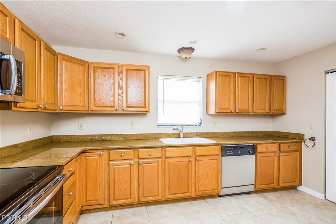 1253 Paradise Way Venice, FL 34285 - Photo 6 of 15