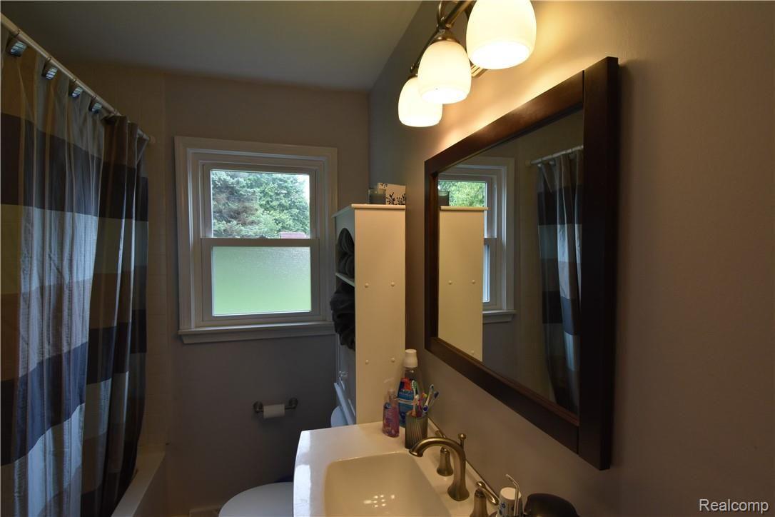1216 West Bristol Road Flint, MI 48507 - Photo 18 of 33 DSC_1613.JPG