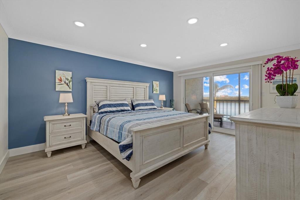 9393 Midnight Pass Road, Unit 302 Sarasota, FL 34242 - Photo 17 of 73