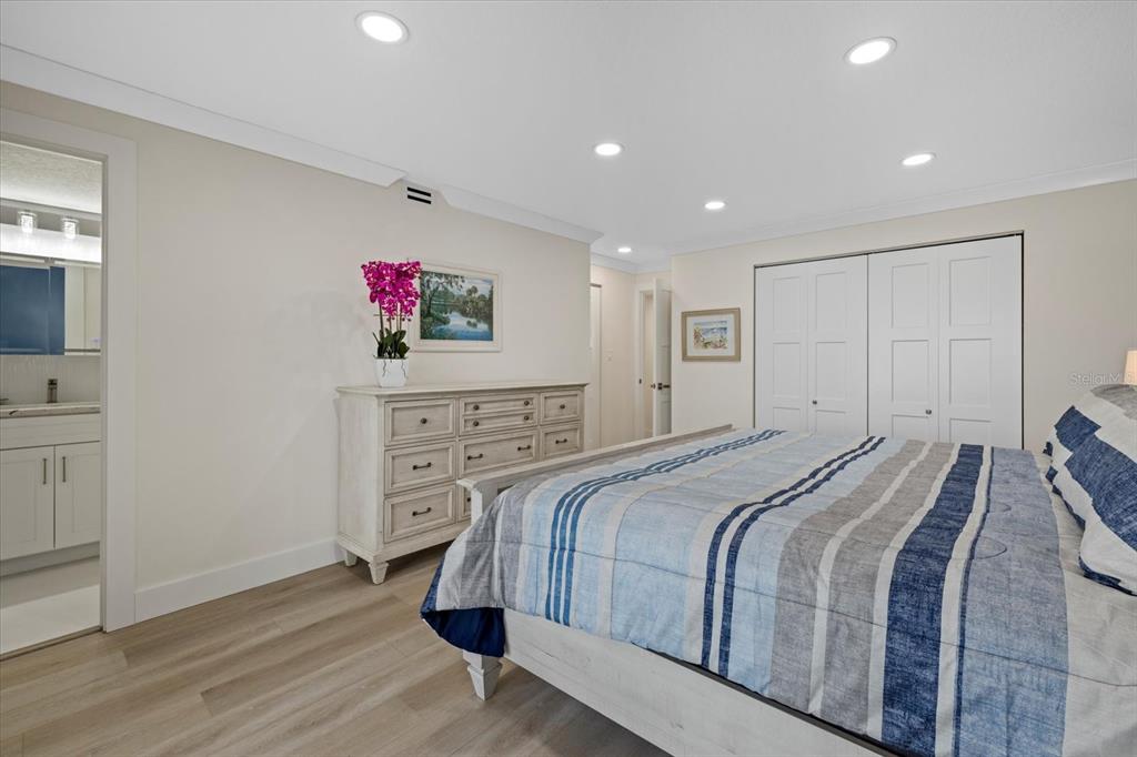 9393 Midnight Pass Road, Unit 302 Sarasota, FL 34242 - Photo 20 of 73