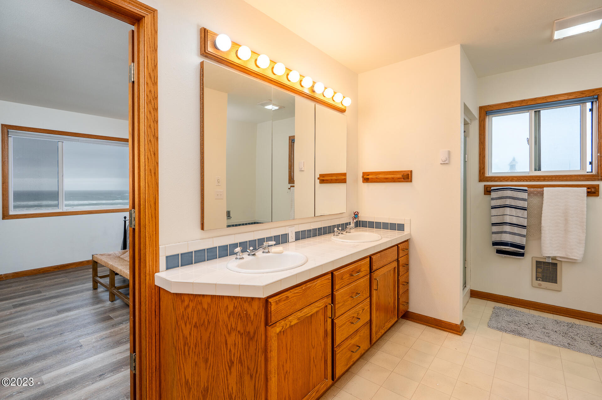 970 Southwest Mark Street Newport, OR 97365 - Photo 33 of 63 Bathroom 1